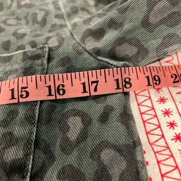 One Teaspoon leopard print denim boilersuit
 Oversized cropped sold at ASOS - Picture 13 of 15